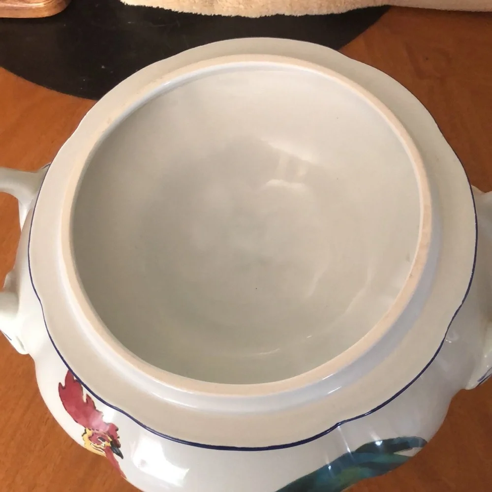 Les Coqs Rooster Themed Soup Tureen w/Platter Lunville France 14”wide 12” tall